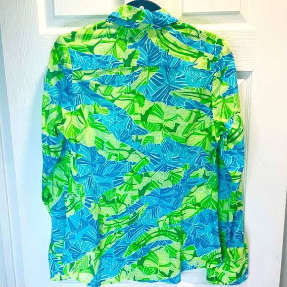 Lilly Pulitzer NWOT Blue and Green Leaf Print Top Feminine Fit Hidden 🐊 Gators - Picture 2 of 7